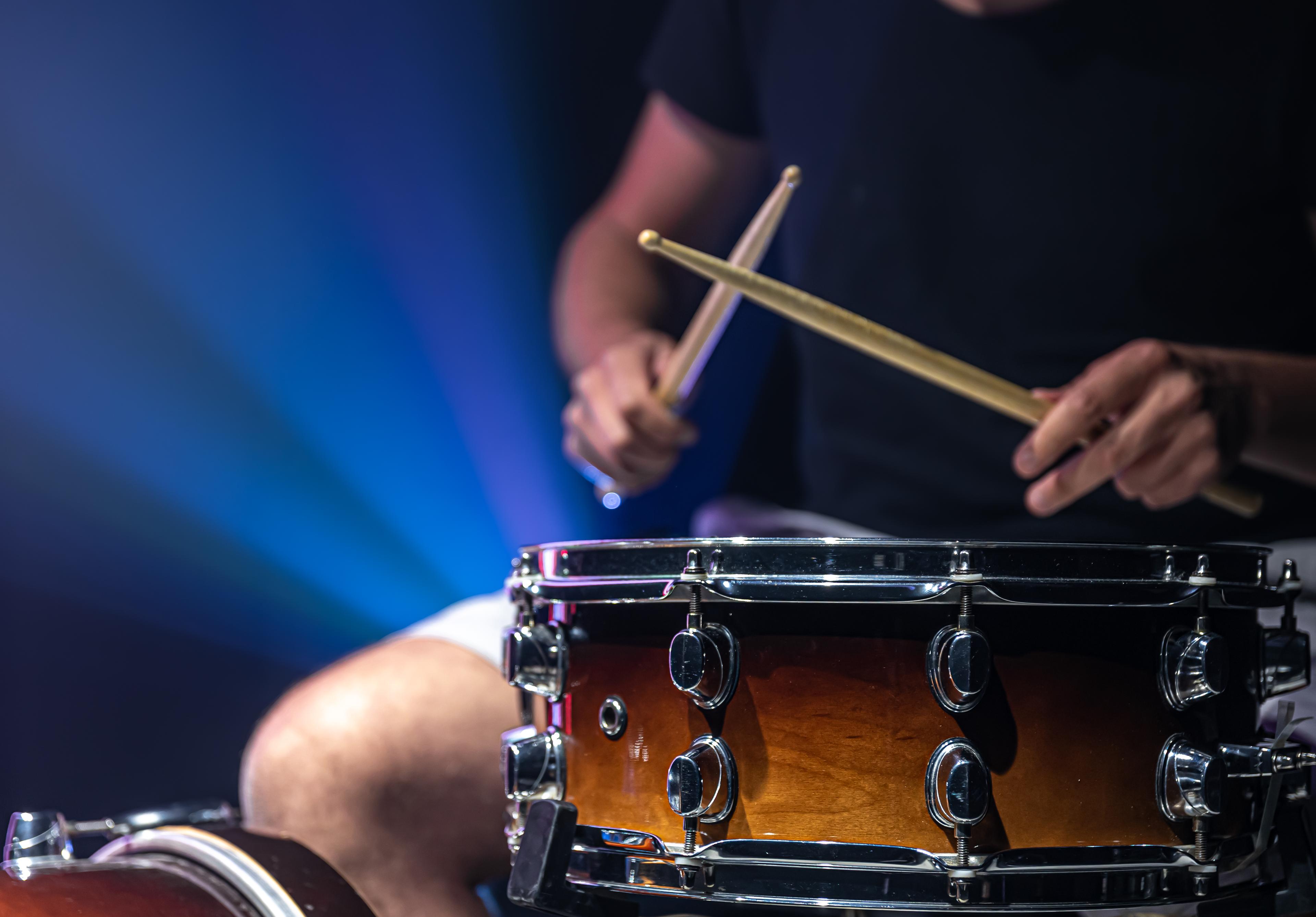 Público disfrutando en un concierto de salsa